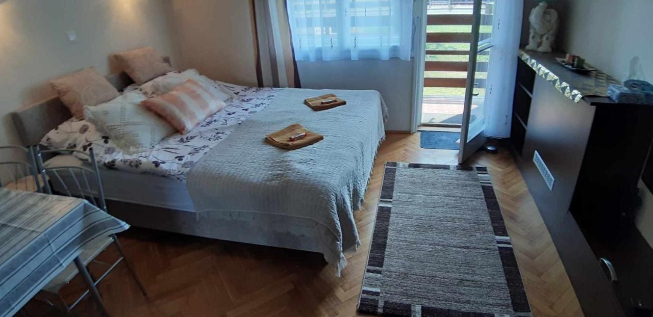 Ferienwohnung Rosy Apartman Vonyarcvashegy Exterior foto