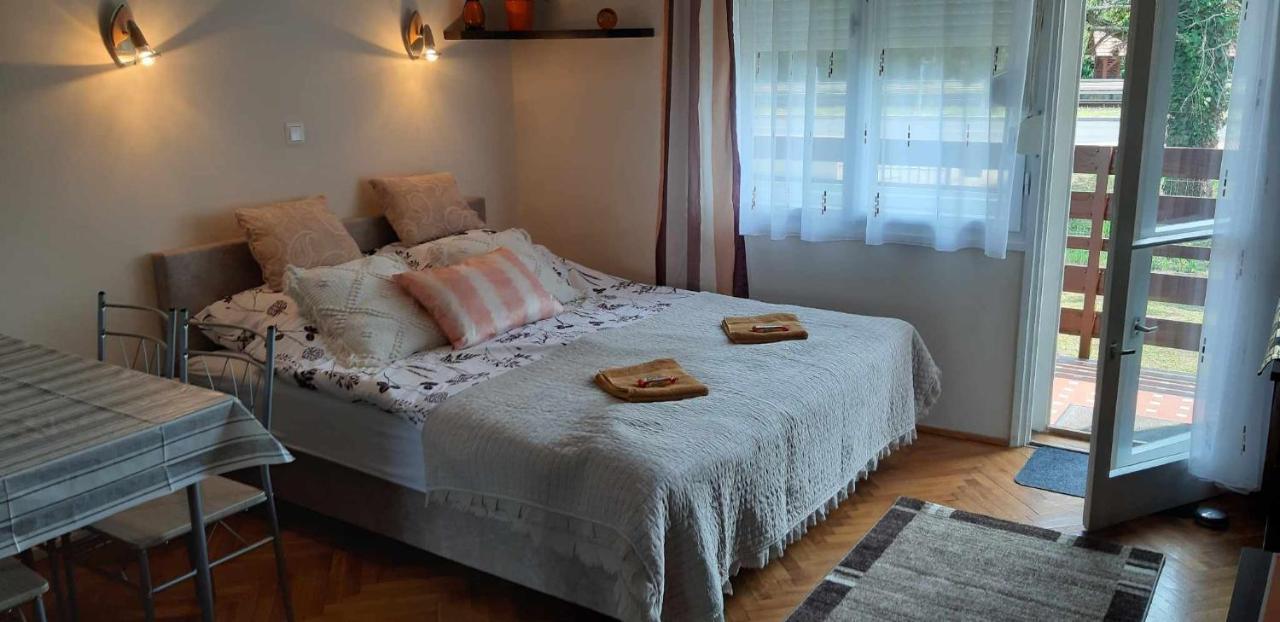 Ferienwohnung Rosy Apartman Vonyarcvashegy Exterior foto
